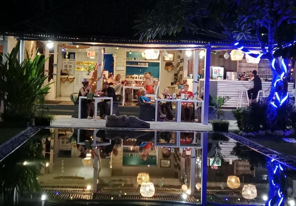 Εστιατόριο ή άλλο μέρος για φαγητό στο the Oasis