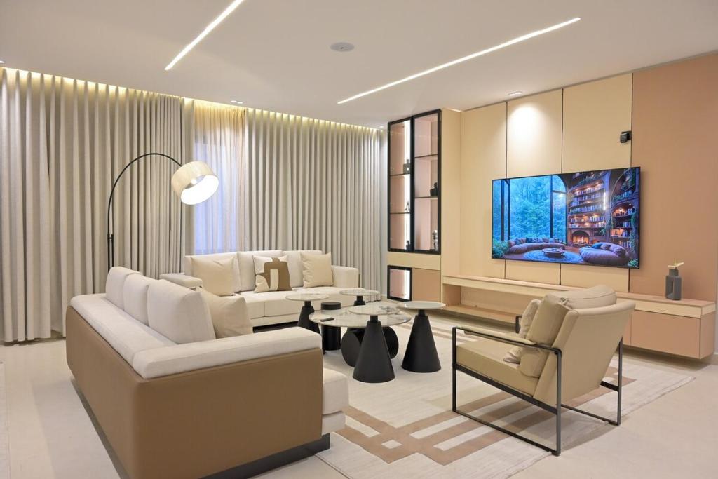 Illustration of Luxury Penthouse Roof Warranty