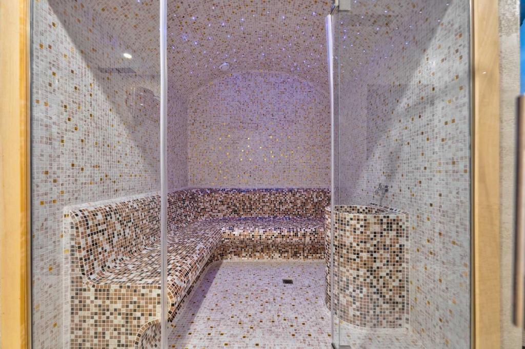 Φωτογραφία από το άλμπουμ του Tomy Forest Cigar Bar σε Ocka Gora