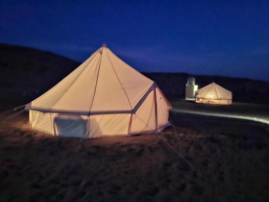 Φυσικό τοπίο κοντά σε οργανωμένο κάμπινγκ