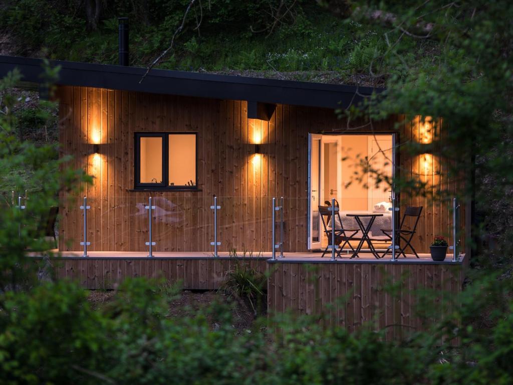 a house with a porch with two chairs and lights at Kites Nest-Qu7488 in Highgate