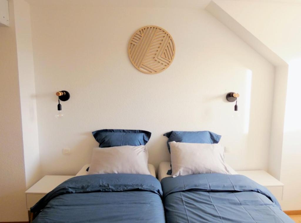 Ένα ή περισσότερα κρεβάτια σε δωμάτιο στο Le balcon suspendu