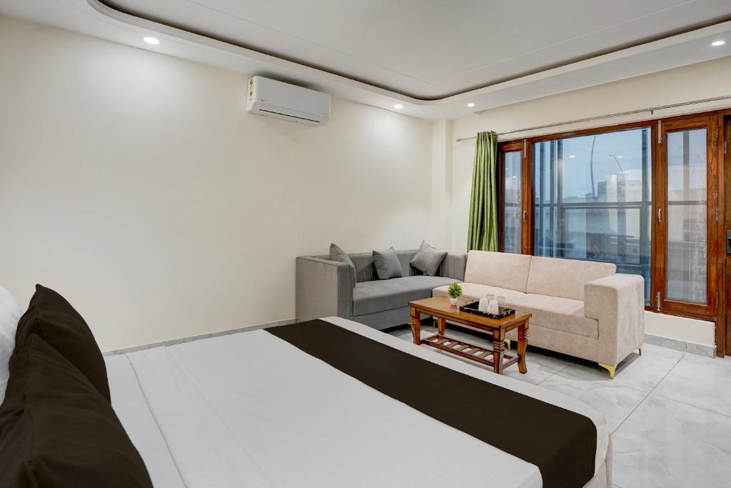 Gallery image of Hotel O THE ROYAL in Noida