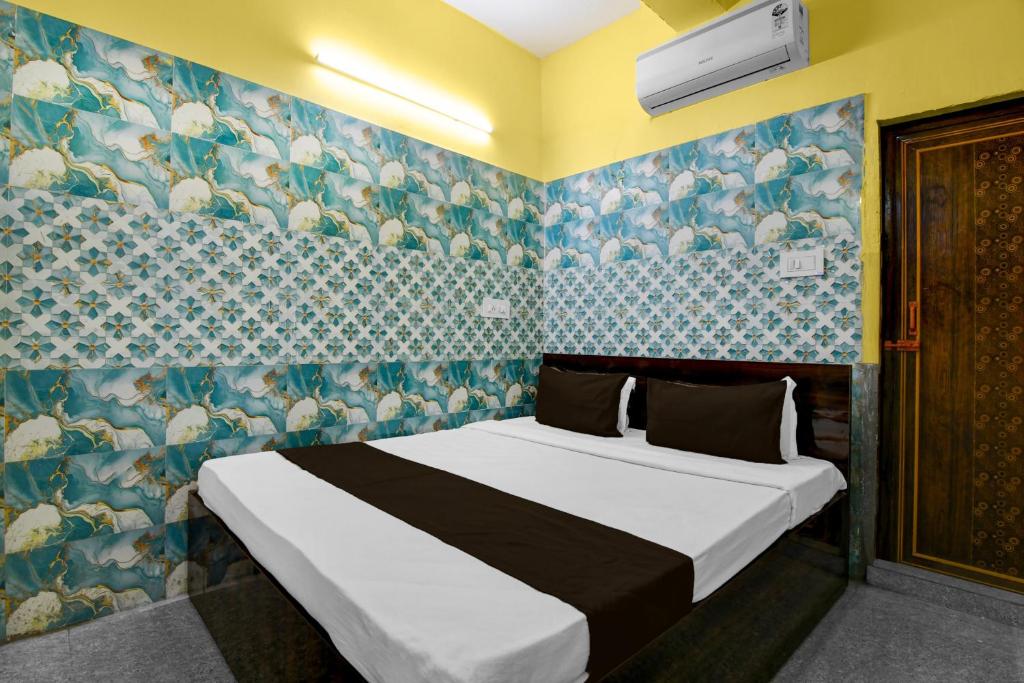 Ένα ή περισσότερα κρεβάτια σε δωμάτιο στο Hotel O Friends Lodge