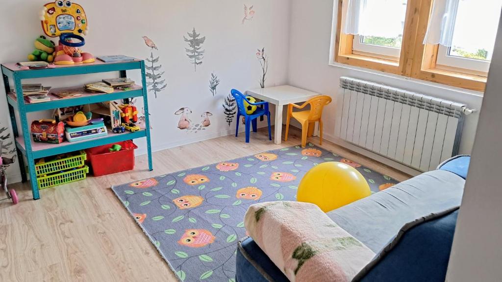 Ένα ή περισσότερα κρεβάτια σε δωμάτιο στο Loft Szczytna