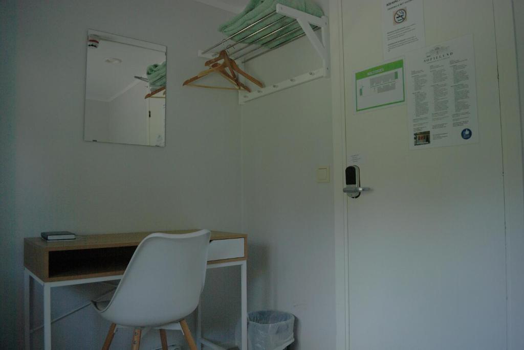 Sofielund Vandrarhem & Camping - Single Room With Garden View (No Pets Allowed)