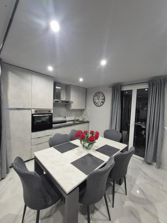a kitchen and dining room with a table and chairs at Albicocche house Catania in Catania