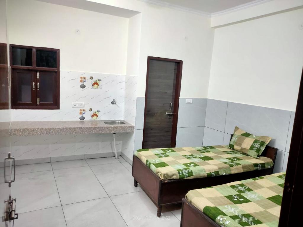 Postel nebo postele na pokoji v ubytování Chauhan Delighted Residence