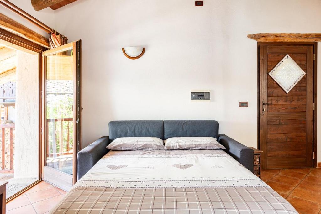 Giường trong phòng chung tại Le Nid des Rouges Gorges