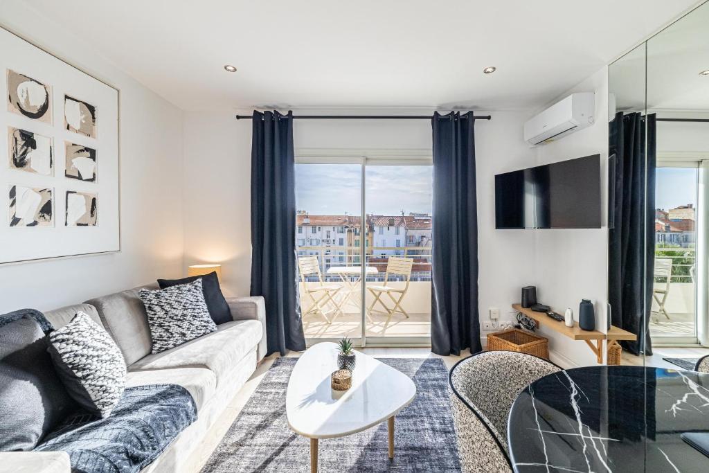 13 LEGOF - Superbe 2 pièces avec balcon au coeur de Cannes !
