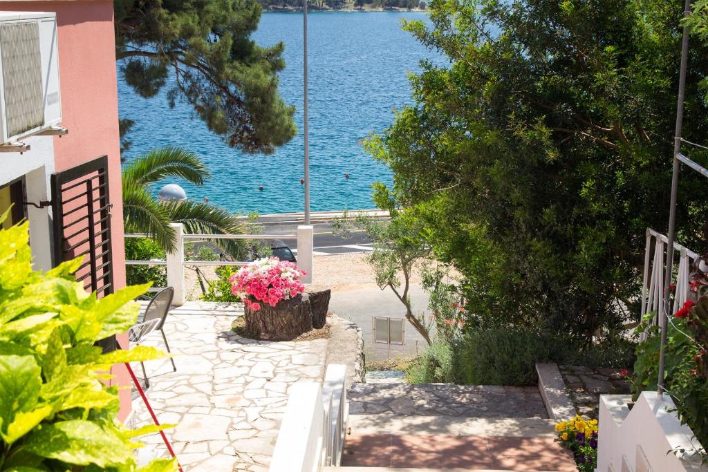 Apartments by the sea Mali Losinj (Losinj) - 2489