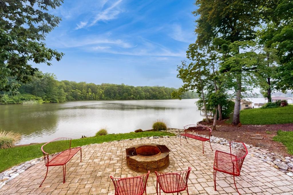 a group of chairs sitting around a table near a lake at The Perch in Mineral