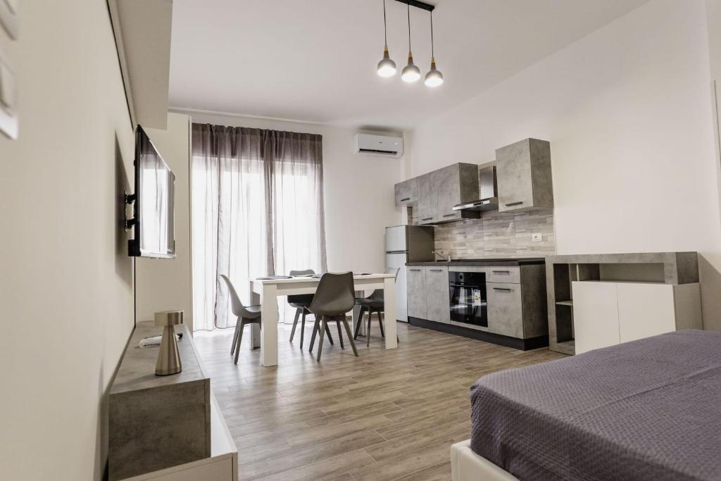 Кухня или мини-кухня в Vicolo Mediterraneo Apartment
