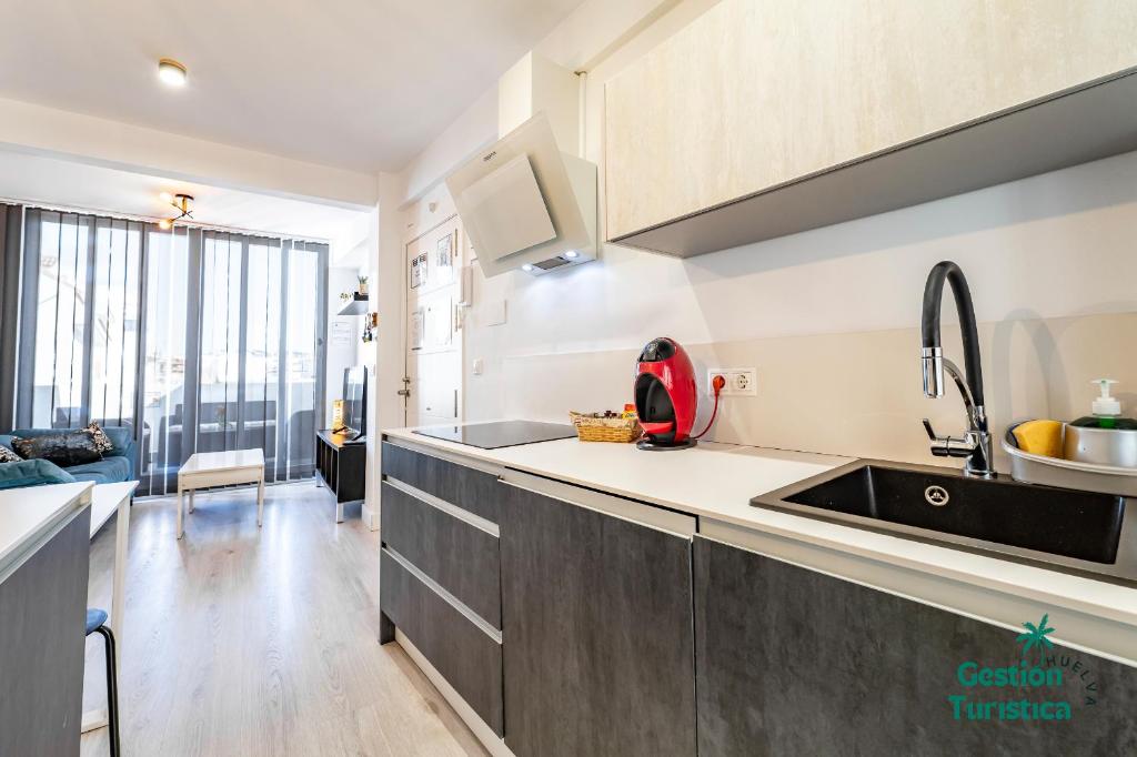 Кухня или мини-кухня в Ático centro Huelva con parking
