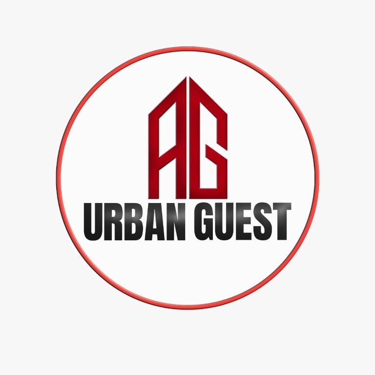 a red and black logo for an urban quest at Hotel Urban Guest in Estación La Ermita