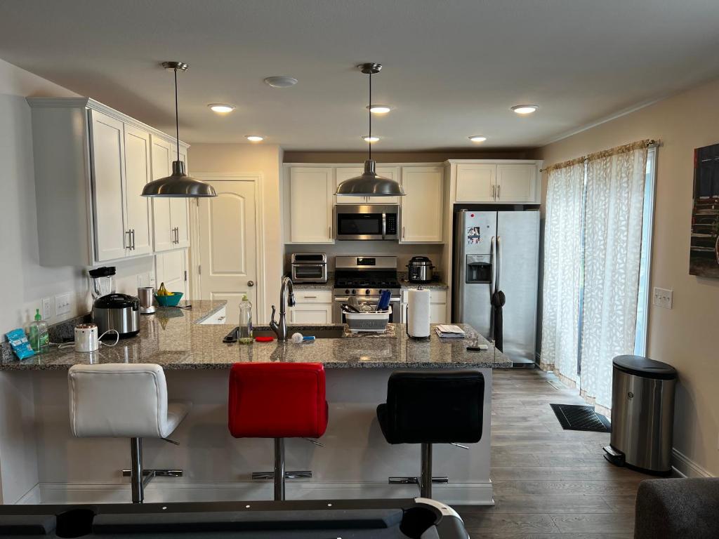 Η κουζίνα ή μικρή κουζίνα στο Private bedroom with full bathroom