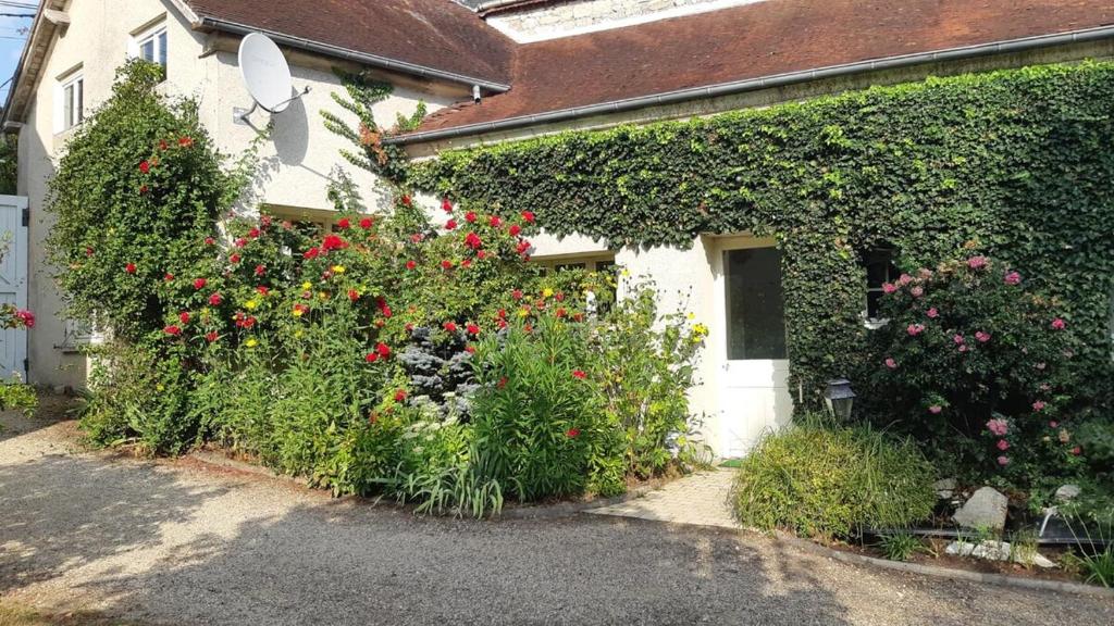 Κήπος έξω από το Gite de charme, 3 pers, parc arboré , Chantilly 5'