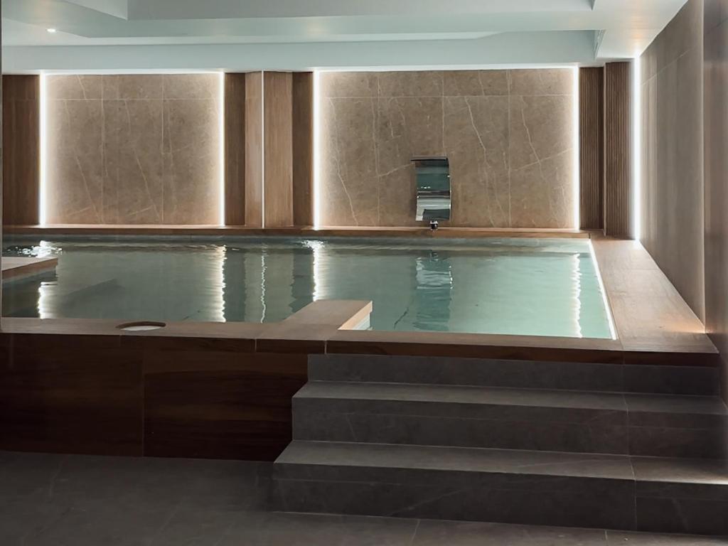 a swimming pool in a building with aitatingfficient at Hospedium Hotel Apartamentos Simón Verde in Mairena del Aljarafe