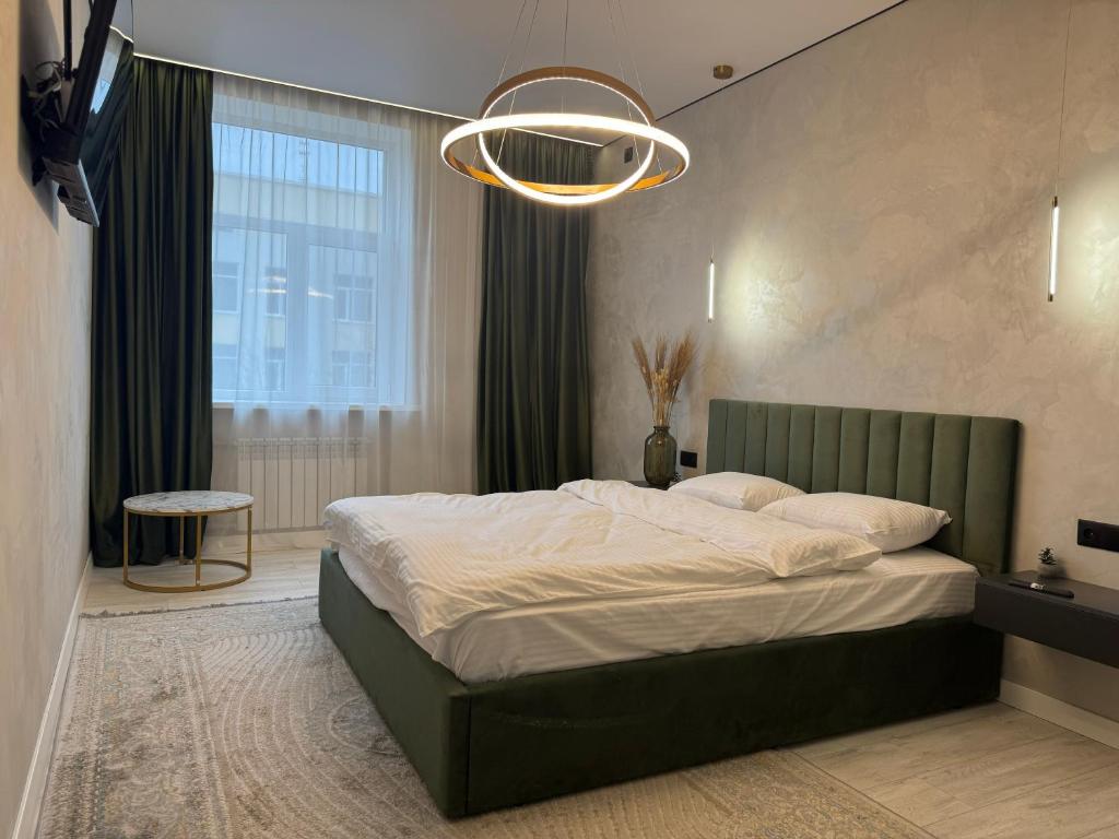 a bedroom with a large bed and a large window at Нові стильні апартаменти в центрі in Mykolaiv
