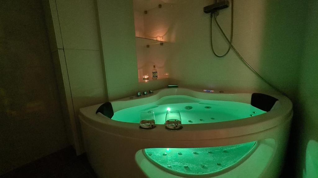 Arctic Aura Apartment with jacuzzi - Housity