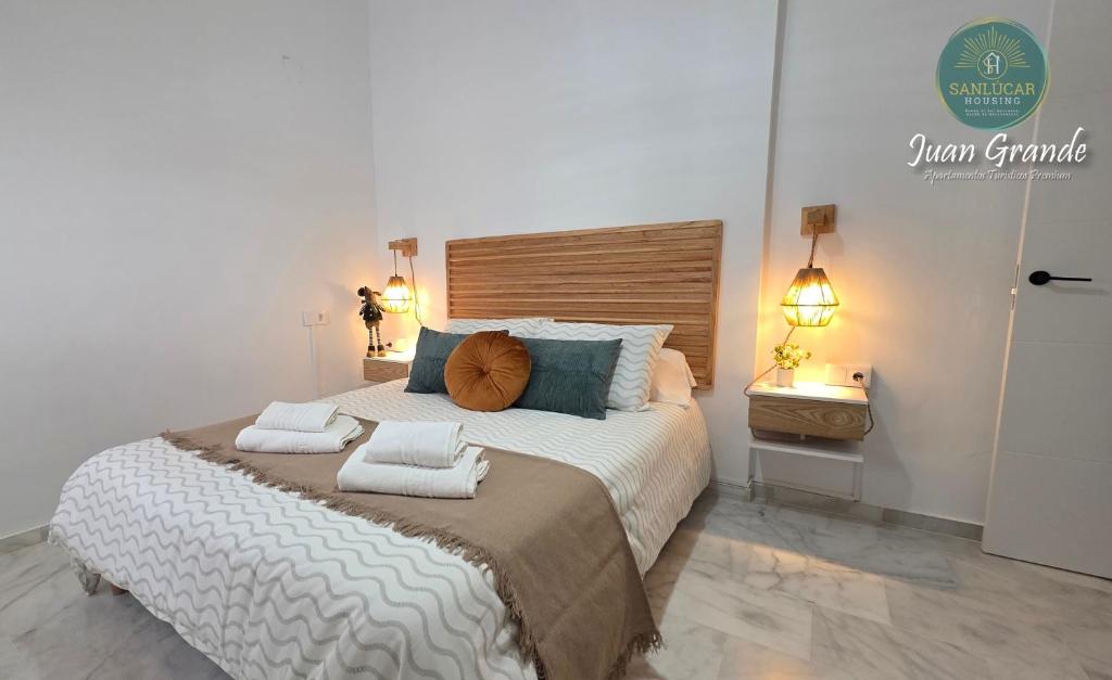 Postel nebo postele na pokoji v ubytování Apartamentos Turísticos Juan Grande by Sanlúcar Housing