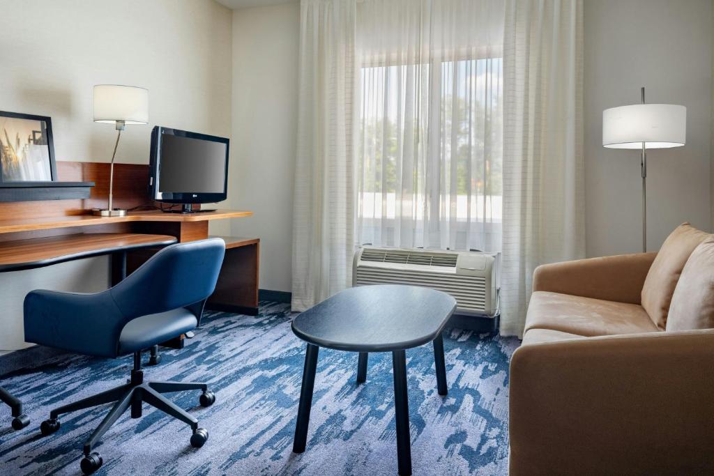 Fairfield Inn & Suites by Marriott Towanda Wysox - Suite King De Un Dormitorio Con Sofá Cama