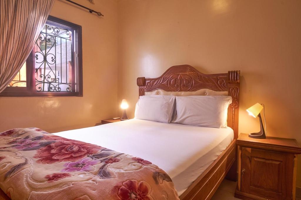 Ένα ή περισσότερα κρεβάτια σε δωμάτιο στο Tekrour- la case des hotes-Chambre privée avec piscine et terrasse