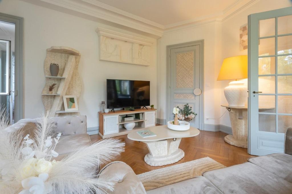 Beautiful Haussmannian apartment in Mulhouse city center – photo 10