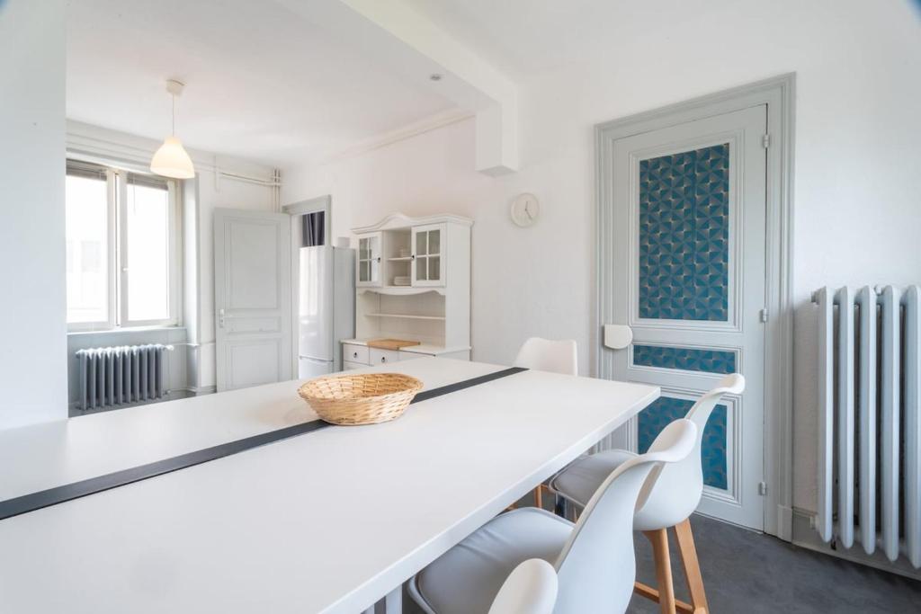 Beautiful Haussmannian apartment in Mulhouse city center – photo 4