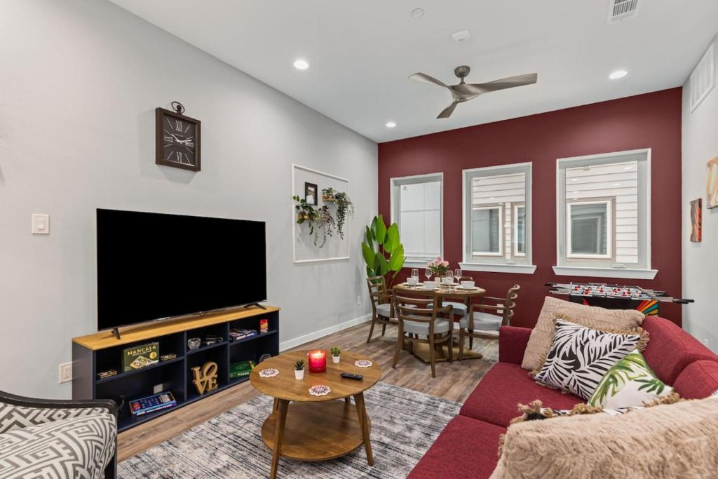 a living room with a couch and a tv at The Quartz 2BD Townhouse in the heart of FW in Fort Worth