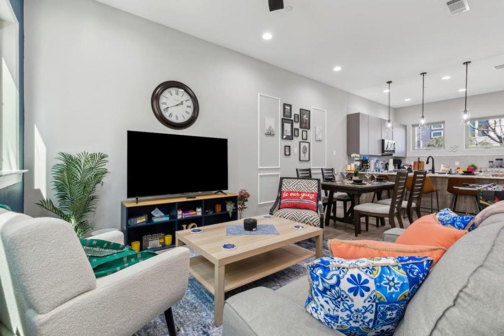 a living room with a couch and a tv at The Euclase 2BD TownHouse in the heart of FortWorth in Fort Worth