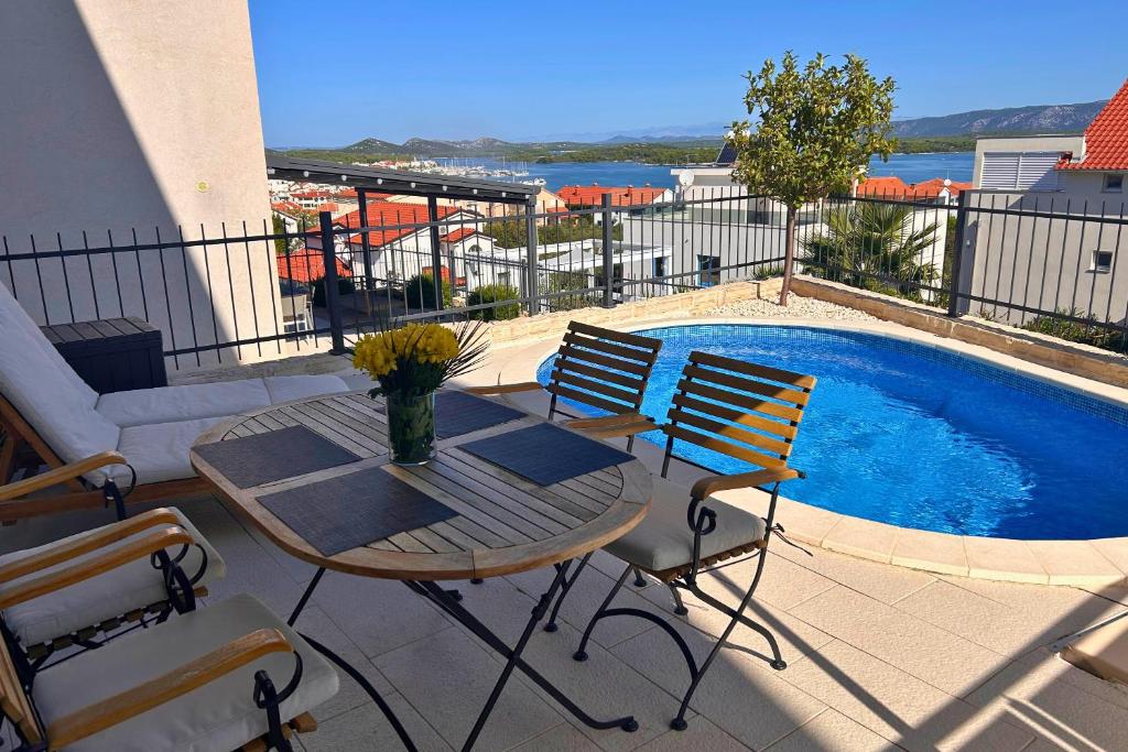 Bazén v ubytování Luxury Apartment Ansi nebo v jeho okolí