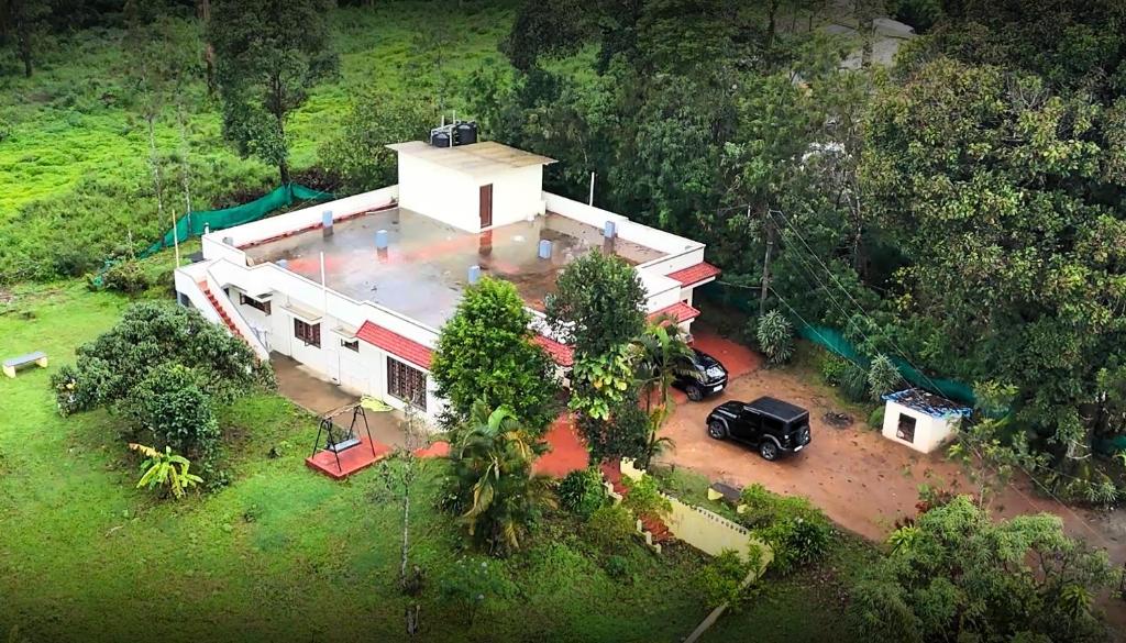 Un jardín fuera de The Nirvana's B&B,Madikeri