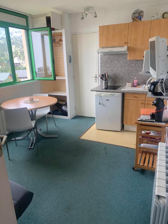 Η κουζίνα ή μικρή κουζίνα στο Les myrtilles 602