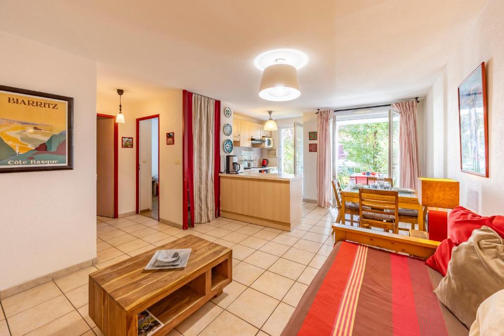 a living room with a couch and a table at Le Bois de Mendi Alde in Cambo-les-Bains