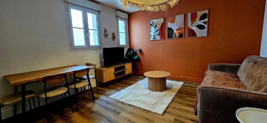 TV a/nebo společenská místnost v ubytování La Cachette Secrète