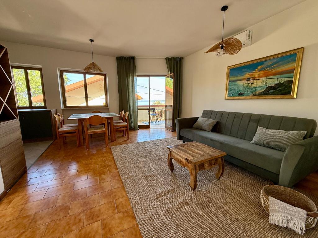 a living room with a couch and a table at Alba Abruzzo in Fossacesia