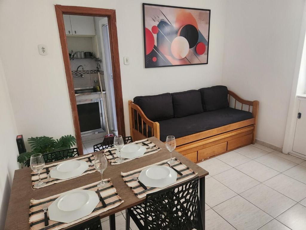 a living room with a table and a couch at Sala e quarto a 1 quadra da praia de Copacabana in Rio de Janeiro