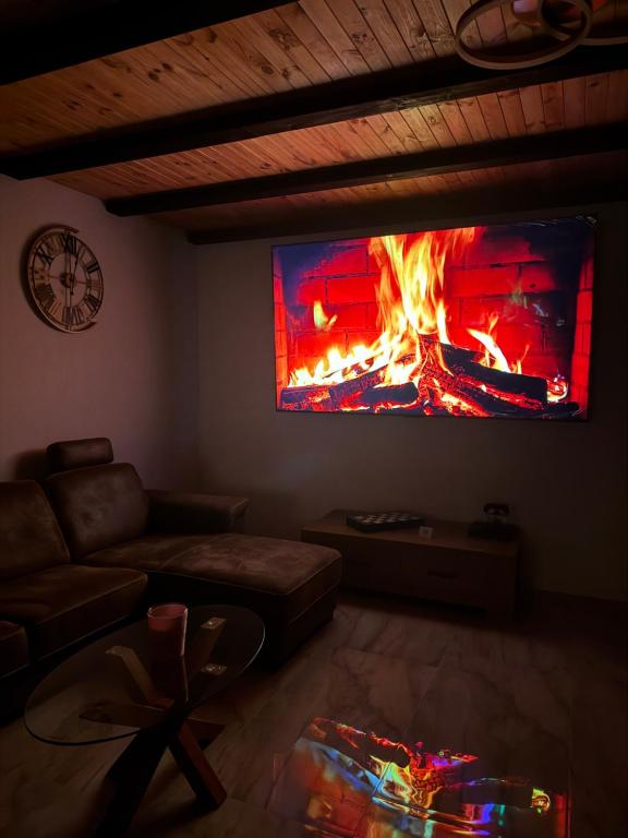 TV a/nebo společenská místnost v ubytování Coroana Muntilor