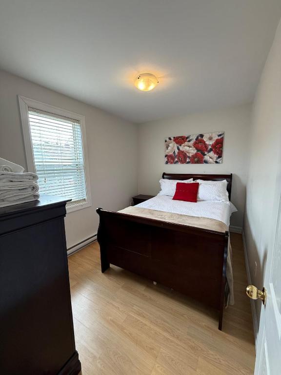 Voodi või voodid majutusasutuse Airport Manor Unit 3, 2 Bedroom Apartment toas