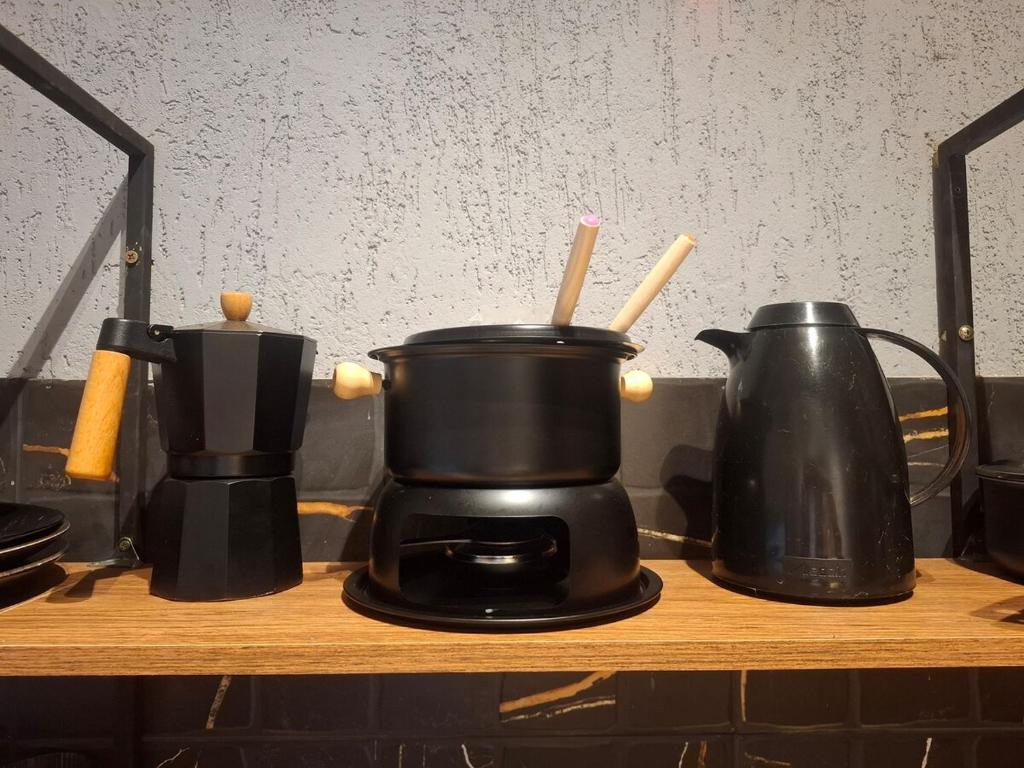 Příslušenství pro přípravu čaje a kávy v ubytování Vila Visgueiro - Loft com spa privativo