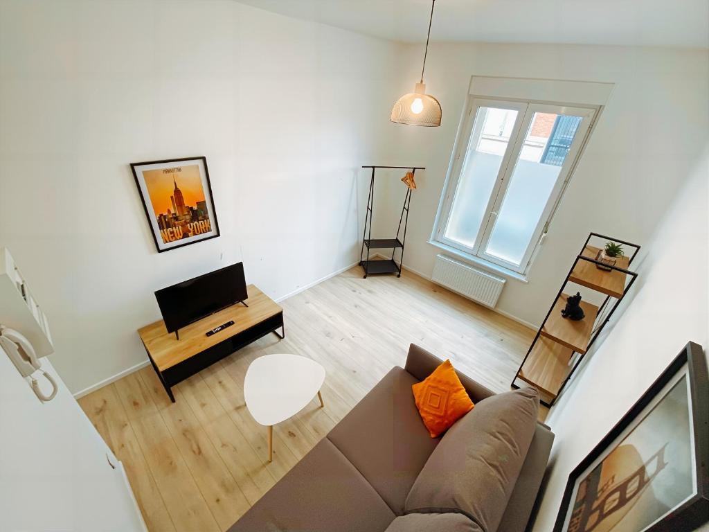 Μια τηλεόραση ή/και κέντρο ψυχαγωγίας στο Charme et Confort à Charleville-Mézières