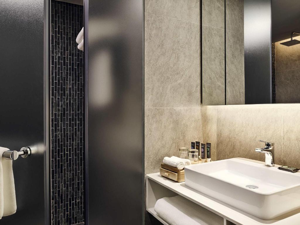 Executive Apartment with Two Single Beds, Sofa and City View - Lounge Access