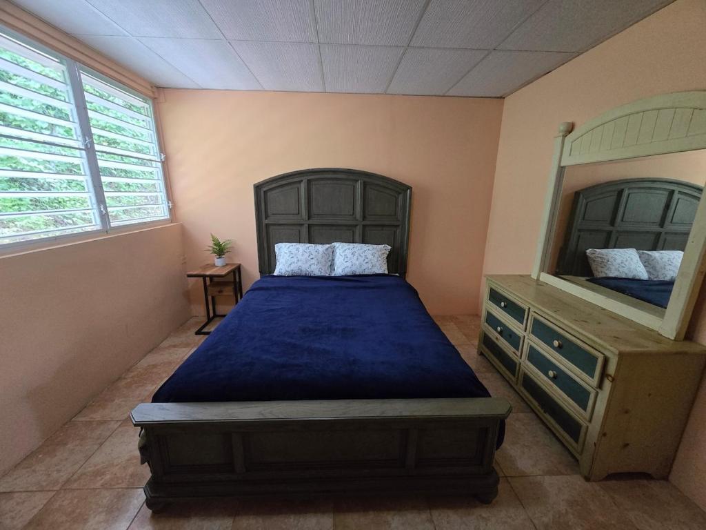 Ένα ή περισσότερα κρεβάτια σε δωμάτιο στο Quiet retreat farm house