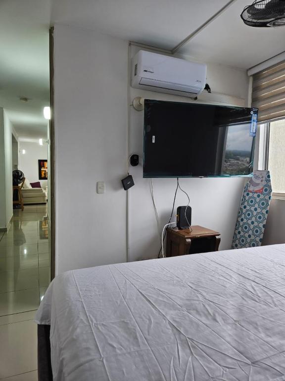 TV a/nebo společenská místnost v ubytování Apartamento Cómodo y Residencial con parqueo