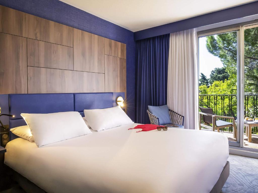 Postel nebo postele na pokoji v ubytování Mercure Marseille Centre Bompard La Corniche