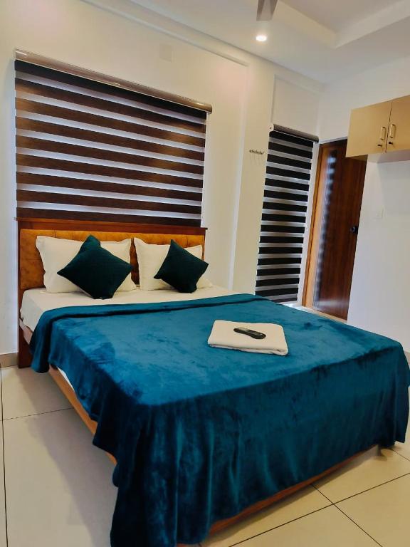 Una cama o camas en una habitación de Mas Residency