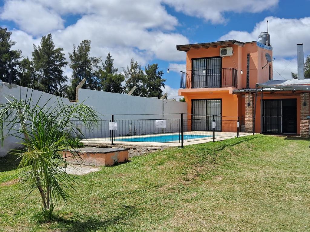 a house with a swimming pool in front of it at La Perla del Yuqueri in Concordia