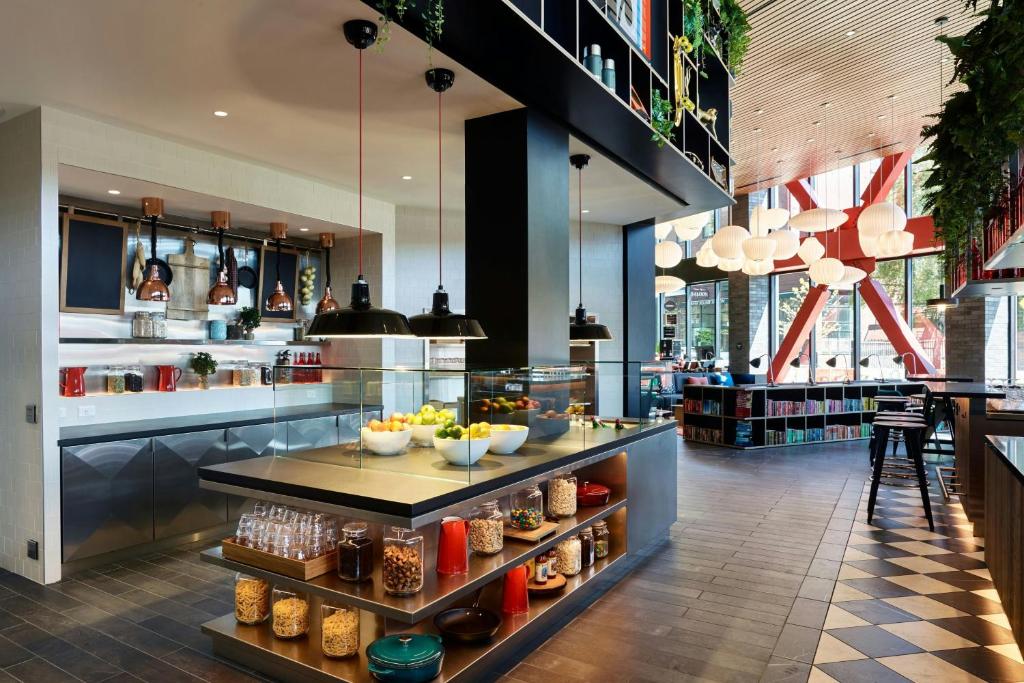 citizenM Seattle Pioneer Square photo