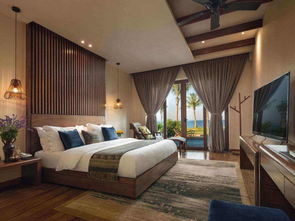 One-Bedroom Pool Villa - Beachfront